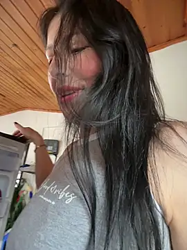 Mia salinass online show from April 30, 8:26 pm
