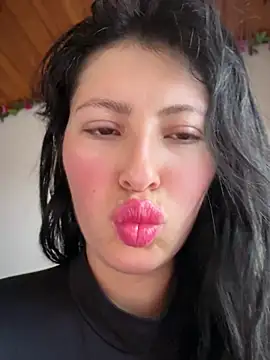 Snapshot of Mia_salinass chatting on June 19, 7:17 pm Mia salinass online show from June 19, 7:17 pm