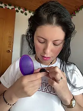 Snapshot of Mia_salinass chatting on July 18, 7:17 pm Mia salinass online show from July 18, 7:17 pm