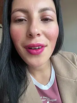 Snapshot of Mia_salinass chatting on July 24, 6:28 pm Mia salinass online show from July 24, 6:28 pm