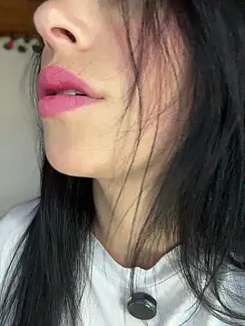 Snapshot of Mia_salinass chatting on July 28, 10:31 pm Mia salinass online show from July 28, 10:31 pm