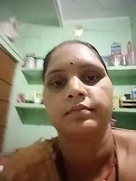 Snapshot of Hot_mamta55 chatting on August 2, 5:17 am Hot mamta55 online show from August 2, 5:17 am