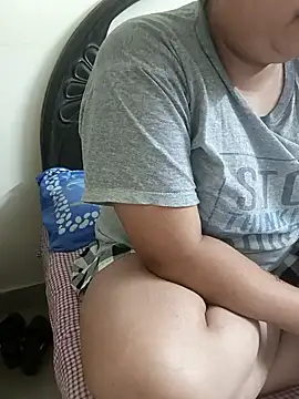 Snapshot of payal_261072_ chatting on October 14, 11:05 pm payal 261072 online show from October 14, 11:05 pm