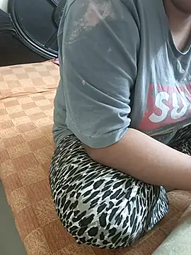 Snapshot of payal_261072_ chatting on December 2, 3:23 am payal 261072 online show from December 2, 3:23 am