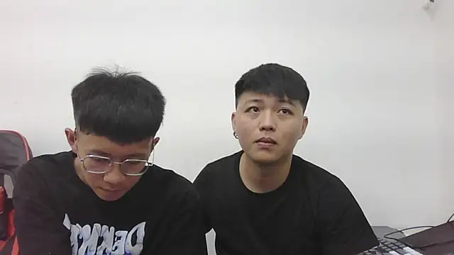 zhu000000 online show from April 12, 7:35 am