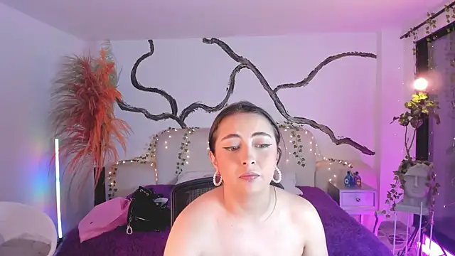Snapshot of SarahCastro1_ chatting on October 13, 4:12 am SarahCastro1 online show from October 13, 4:12 am