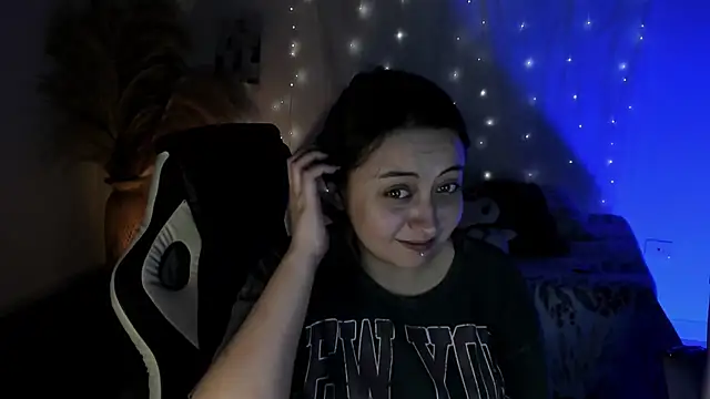 SarahCastro1  online show from May 4, 1:45 am