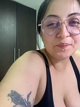 SarahCastro1  online show from May 12, 10:40 pm