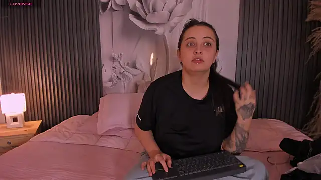 SarahCastro1  online show from July 15, 2:50 am