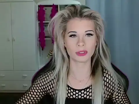 KristineGlow online show from October 31, 7:20 am