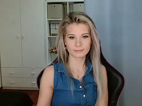 KristineGlow online show from February 28, 7:09 am