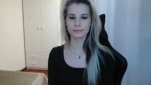 KristineGlow online show from May 20, 6:25 pm