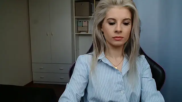 KristineGlow online show from May 27, 6:21 am
