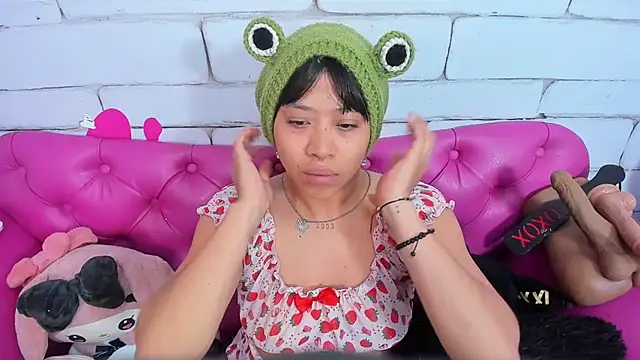 Snapshot of SafiroAgataaa chatting on November 9, 2:43 am SafiroAgataaa online show from November 9, 2:43 am