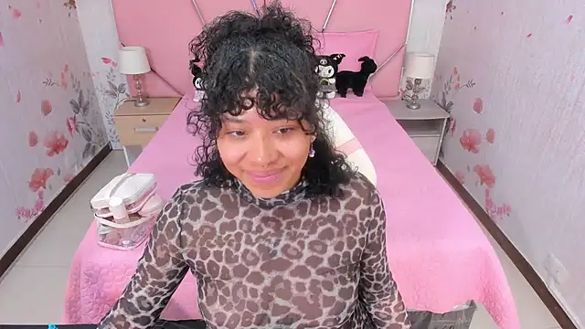 Snapshot of SafiroAgataaa chatting on November 18, 3:23 am SafiroAgataaa online show from November 18, 3:23 am