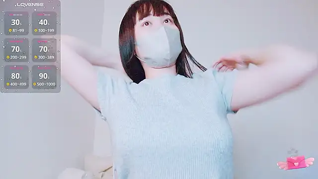 Snapshot of Zinzin_chan chatting on April 15, 6:37 pm Zinzin chan online show from April 15, 6:37 pm