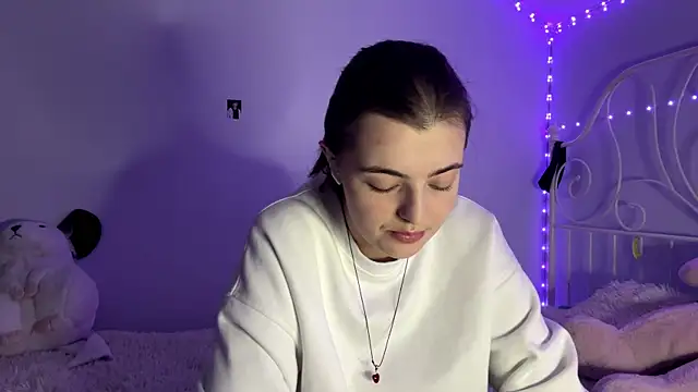 Snapshot of HoneyMist chatting on November 10, 4:17 pm HoneyMist online show from November 10, 4:17 pm