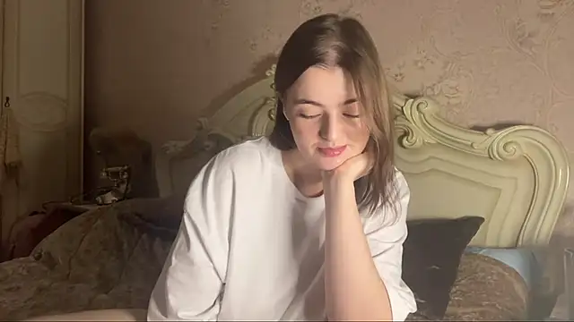 Snapshot of HoneyMist chatting on November 18, 6:01 pm HoneyMist online show from November 18, 6:01 pm