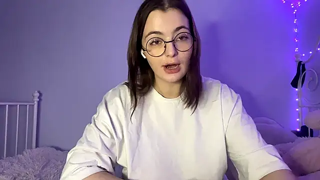 Snapshot of HoneyMist chatting on November 25, 2:17 pm HoneyMist online show from November 25, 2:17 pm