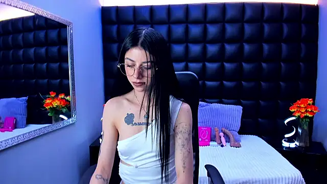 Snapshot of Dulce_Miaa_ chatting on June 13, 6:50 pm Dulce Miaa online show from June 13, 6:50 pm