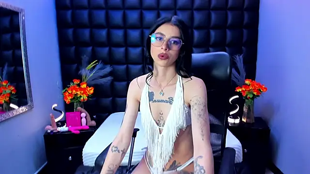 Snapshot of Dulce_Miaa_ chatting on June 17, 6:09 pm Dulce Miaa online show from June 17, 6:09 pm