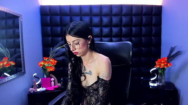 Snapshot of Dulce_Miaa_ chatting on June 19, 6:34 pm Dulce Miaa online show from June 19, 6:34 pm
