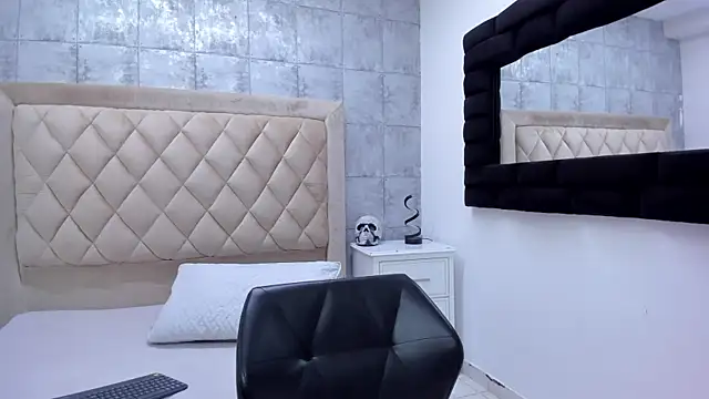 RoxanneStorm  online show from November 11, 12:49 pm