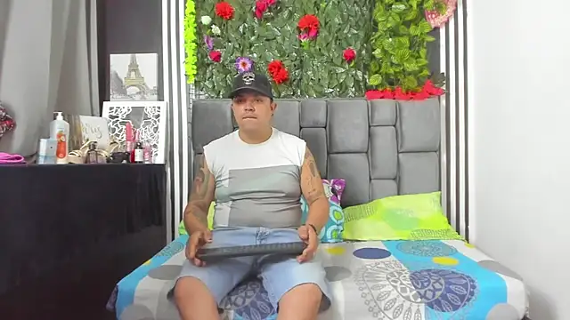 Hornycouple Hot online show from November 7, 8:20 pm