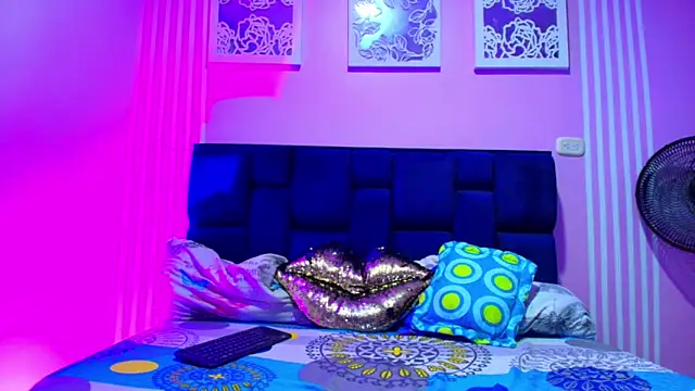 Hornycouple Hot online show from December 19, 7:43 pm