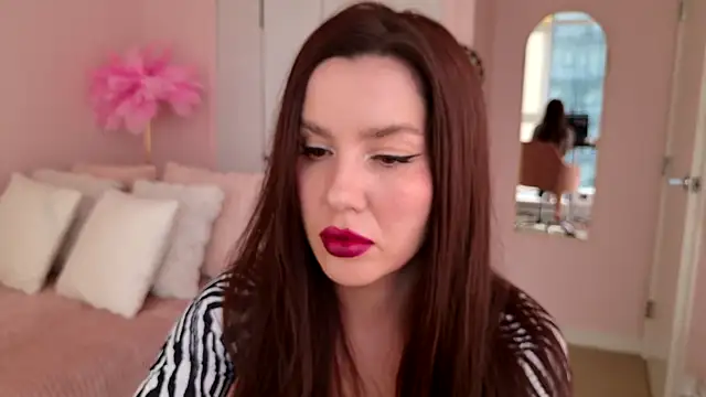 Snapshot of SirenSwitch chatting on November 19, 9:59 pm SirenSwitch online show from November 19, 9:59 pm