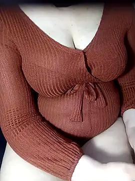 Snapshot of Aomtiz8 chatting on September 28, 2:39 am Aomtiz8 online show from September 28, 2:39 am