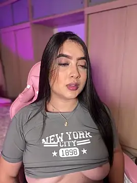 Emiily Moore1 online show from February 18, 11:01 pm