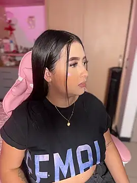 Emiily Moore1 online show from April 24, 11:18 pm