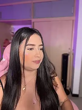 Snapshot of Emiily_Moore1 chatting on May 8, 11:21 pm Emiily Moore1 online show from May 8, 11:21 pm
