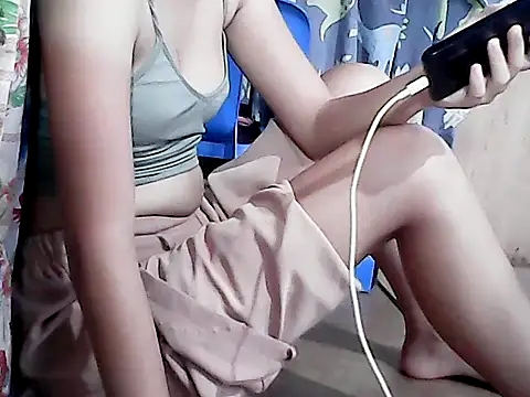 Snapshot of pinay-momm1682 chatting on April 7, 9:21 am pinay-momm1682 online show from April 7, 9:21 am