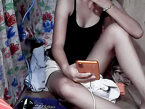 Snapshot of pinay-momm1682 chatting on April 23, 9:52 am pinay-momm1682 online show from April 23, 9:52 am