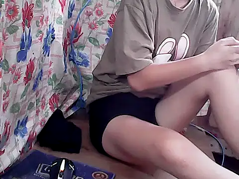 Snapshot of pinay-momm1682 chatting on April 26, 6:33 am pinay-momm1682 online show from April 26, 6:33 am