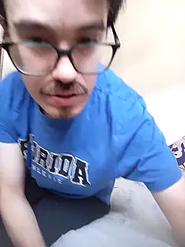 Snapshot of oscartres chatting on September 19, 9:22 am oscartres online show from September 19, 9:22 am