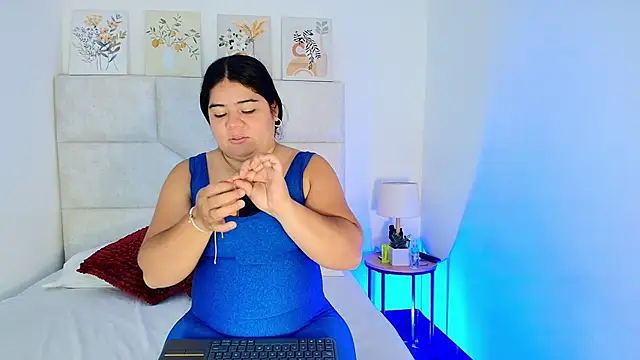 Snapshot of elizawiliamst chatting on May 20, 2:56 pm elizawiliamst online show from May 20, 2:56 pm