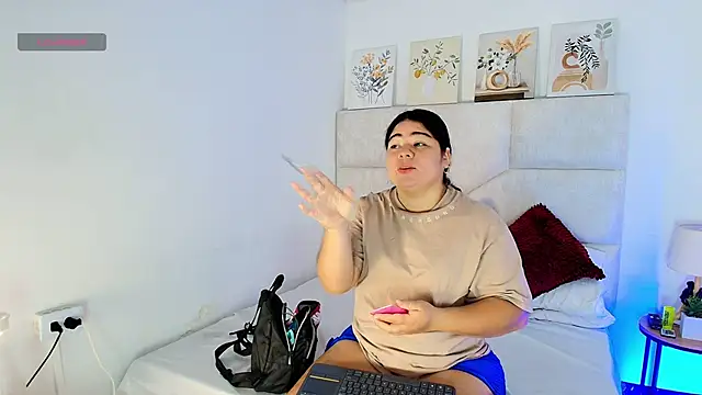 Snapshot of elizawiliamst chatting on June 12, 12:15 pm elizawiliamst online show from June 12, 12:15 pm
