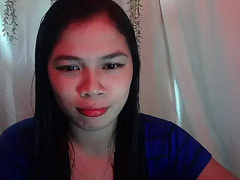 Snapshot of Zachariah_05 chatting on December 5, 6:44 am Zachariah 05 online show from December 5, 6:44 am