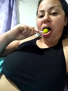 Snapshot of camila-titis chatting on May 12, 3:58 am camila-titis online show from May 12, 3:58 am
