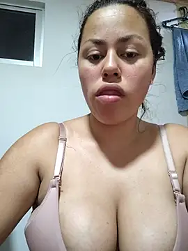 Snapshot of camila-titis chatting on July 25, 2:20 am camila-titis online show from July 25, 2:20 am