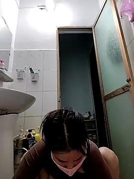 Snapshot of simsim-00 chatting on December 16, 7:41 pm simsim-00 online show from December 16, 7:41 pm