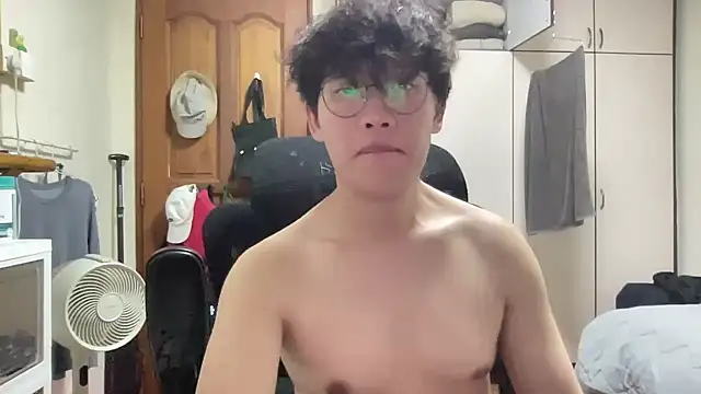 Passionatetwink2 online show from March 13, 12:34 pm