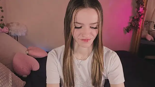 E l i z e  online show from April 29, 5:22 am