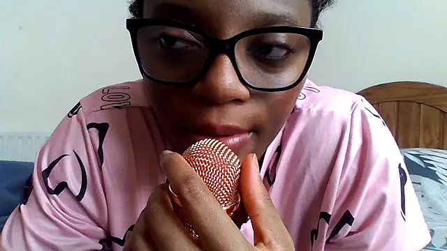 Snapshot of SexyGemBeautyX chatting on September 16, 12:39 pm SexyGemBeautyX online show from September 16, 12:39 pm