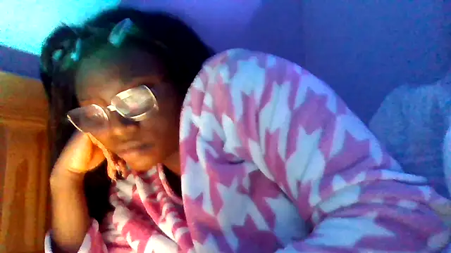 Snapshot of SexyGemBeautyX chatting on December 4, 5:43 pm SexyGemBeautyX online show from December 4, 5:43 pm