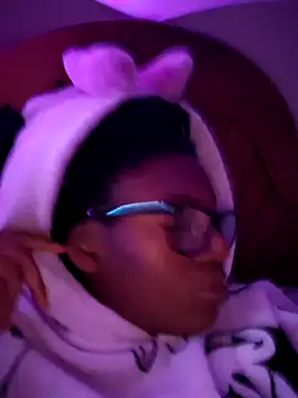 Snapshot of SexyGemBeautyX chatting on December 20, 6:04 pm SexyGemBeautyX online show from December 20, 6:04 pm