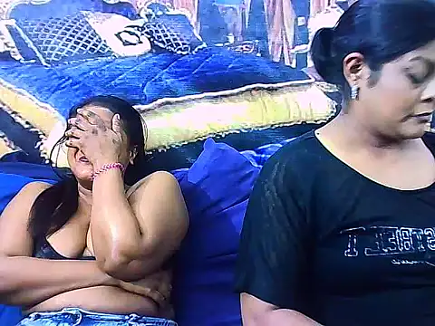 Snapshot of IndianSexyLady4u chatting on December 2, 9:47 am IndianSexyLady4u online show from December 2, 9:47 am